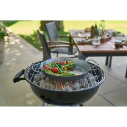 GRILLMEISTER Ø 32 Eisen-Grillpfanne / Ø 28,5 Eisen-Grillpfanne mit perforiertem Boden / Ø 20 Eisen-Grillpfanne mit Servierbrett - B-Ware